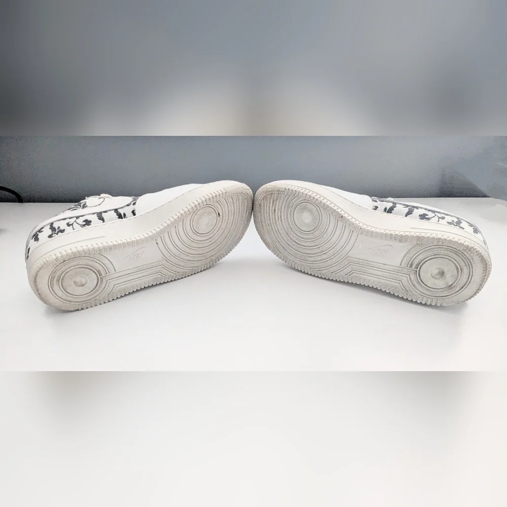 Nike Airs Black & White Embroidered Design - Women's Mixed Size 9.5 & 10 - Picture 10 of 15